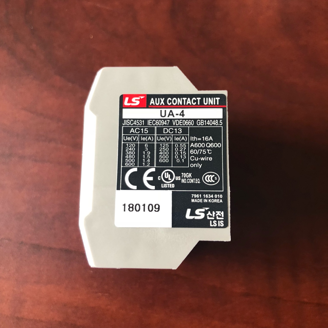 https://mail.hungngoc.vn/tiep-diem-phu-gan-ben-tren-contactor-ua-4-ls-15335272801